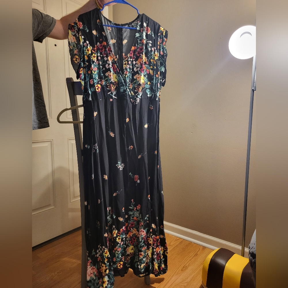 2X Maxi Dress with Floral Pattern